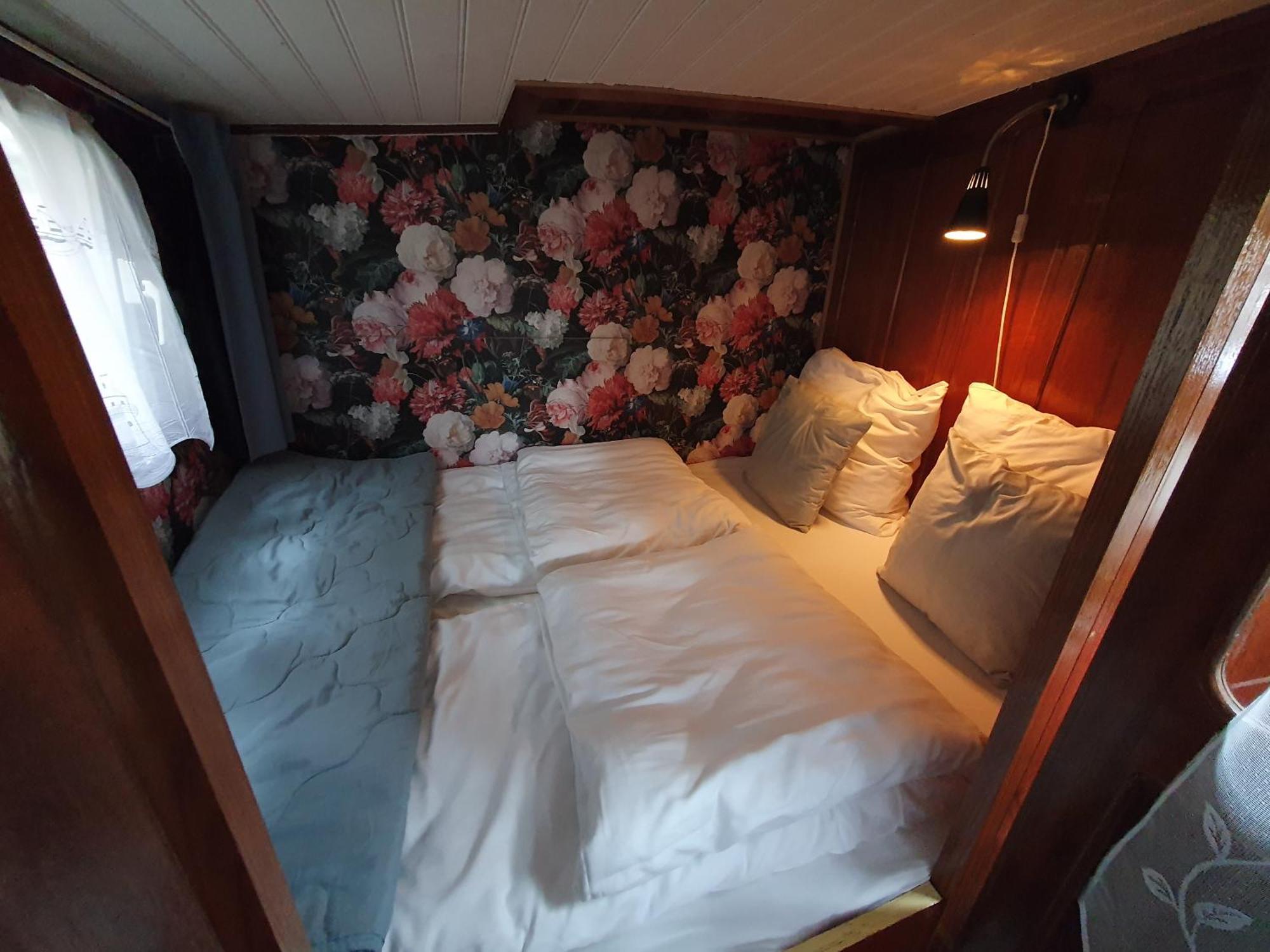 Houseboat Holiday Apartments Роттердам Номер фото